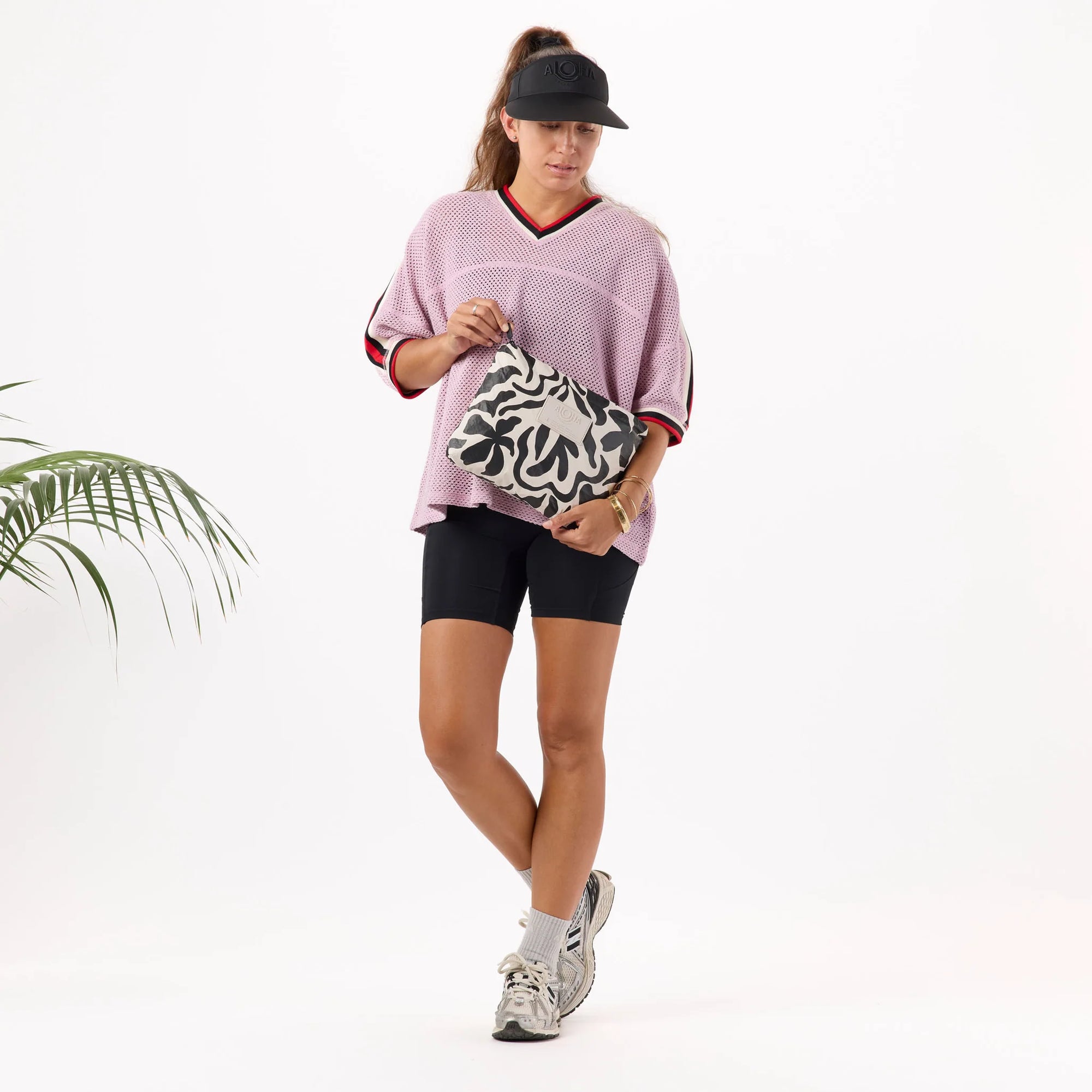 Mid Float Pouch in Black/Sandstone